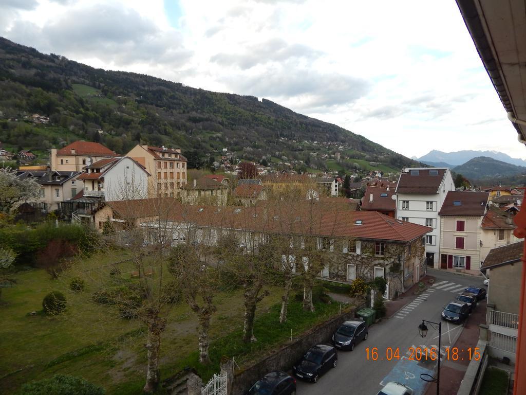Hotel Homtel Le Parc Allevard Exterior foto